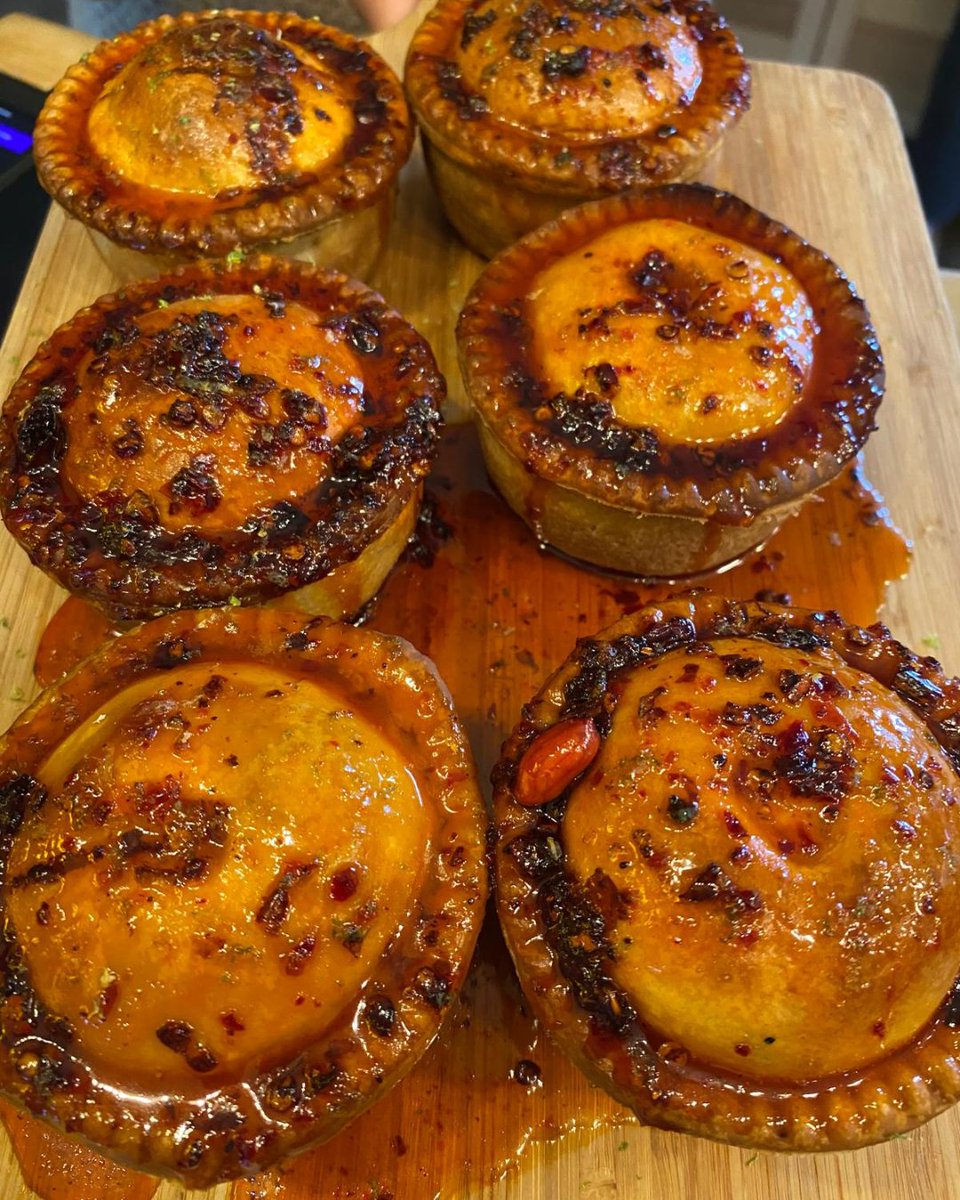 RosemaryShrager's tweet image. From my travels up to Scotland the other week, I took a pitstop in the Lake District, and visited Bakehouse Born and Bread. Wow, now these pork pies with chilli were incredible!

#Porkpie #Porkpies #Lakedistrict #bakehousebornandbread #Britishfood