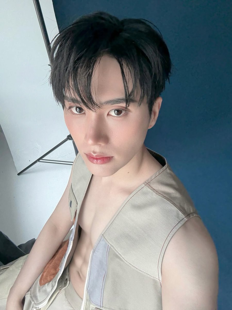 httpshive's tweet image. ㅤ
hoje tá sendo dia de fotografar pra alguns ensaios que a agência me escalou
ㅤ