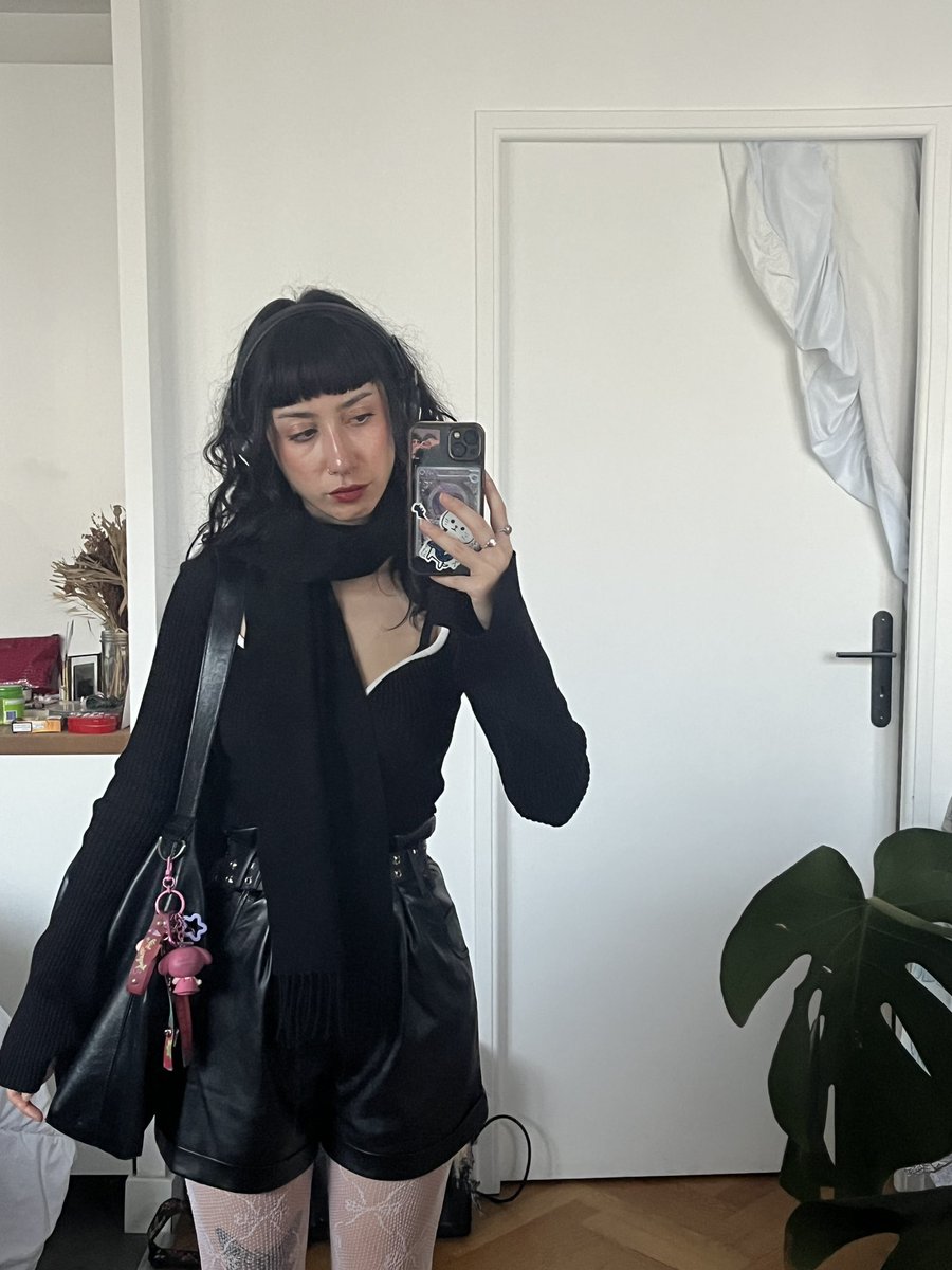 serving emo variant of bisexual singer songwriter Clairo today
