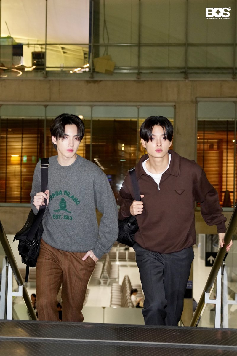 Off to Milan in style 😎 (5/14)

#PradaSS26

#PradaSS26xKHUNPOL
#PradaSS26xPHUTATCHAI
#KHUNPOL
#PHUTATCHAI 
#BUSbecauseofyouishine