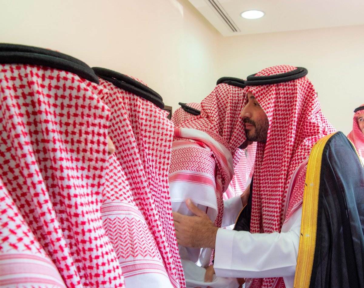 عاجل..

 #ولي_العهد خلال تأديته صلاة الميت على سماحة الشيخ عبدالعزيز بن عبدالله بن محمد آل الشيخ - رحمه الله - وذلك في جامع الإمام تركي بن عبدالله بالرياض.

-