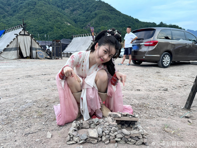 CKstory1004's tweet photo. โมเมนต์ "นอกเวลางาน" ของถังฟาง ~

#สู่ภูผามหาสมุทร #TheJourneyOfLegend ⚔️🌊💚
#หลี่ข่ายซิ่น #LiKaixin https://t.co/E22ZTn6lpq