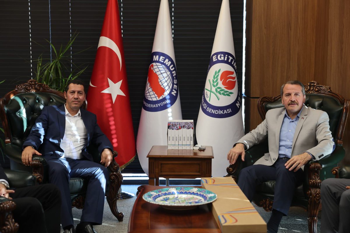 _aliyalcin_'s tweet photo. Banka Promosyonu Anlaşmasında
 400.000 ₺ FAİZSİZ KREDİ Seçeneği ile bir İlke imza atan Şubemizi tebrik ettik

Eğitim-Bir-Sen İstanbul 8 No’lu Şubemiz, banka maaş promosyonu anlaşmalarında kamuya örnek teşkil edecek yeni anlaşmayla bir ilke imza attı. 

Yetkili sendika olarak Yıldız Teknik Üniversitesi’nin promosyon komisyonunda bulunan şubemiz, en iyi teklif veren bankayla “Nakit Promosyon ya da 400.000 ₺ Faizsiz Kredi” şeklinde çalışana tercih sunulan yeni bir sözleşme imzaladı.

Çalışanın tercihleri doğrultusunda ihtiyaçlarını gözeten ve üyeler başta olmak üzere bütün kurum çalışanlarının en yüksek menfaatini hedef tutan bu duyarlı ve yenilikçi yaklaşım nedeniyle şubemizi tebrik ediyor; promosyon konusunda farklı tartışmaların yapıldığı bir zeminde bu yeni promosyon anlaşmasının örnek olacağını düşünüyorum.

Şube Başkanımız Prof.Dr. Adem Çevikel ve Şube Yönetim Kurulu Üyelerimiz genel merkezimizi ziyaret etti. Başkanımızın şahsında yönetimimizi tebrik ediyor, hayırlı çalışmalarda artarak devam eden başarılar diliyorum.
