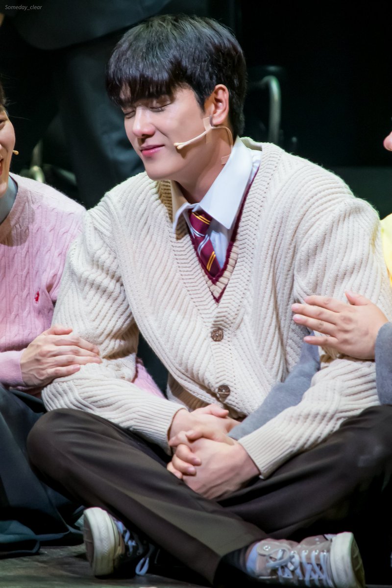 250923 뮤지컬 아몬드 : 커튼콜 :)

윤소호 배우님 :)

난 너를 사랑하겠노라