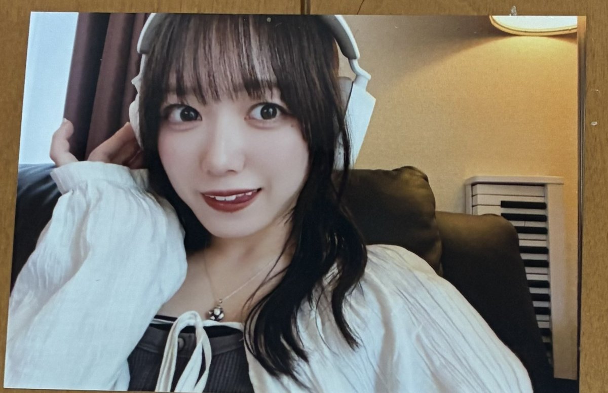 和音ちゃん撮り終わって列離れる時、オタクさんから和音ちゃんのブロマイド頂いた！しかも知り合いならわかるけど、見ず知らずのオタクにくれるのすごいよね。
ありがとうございました。