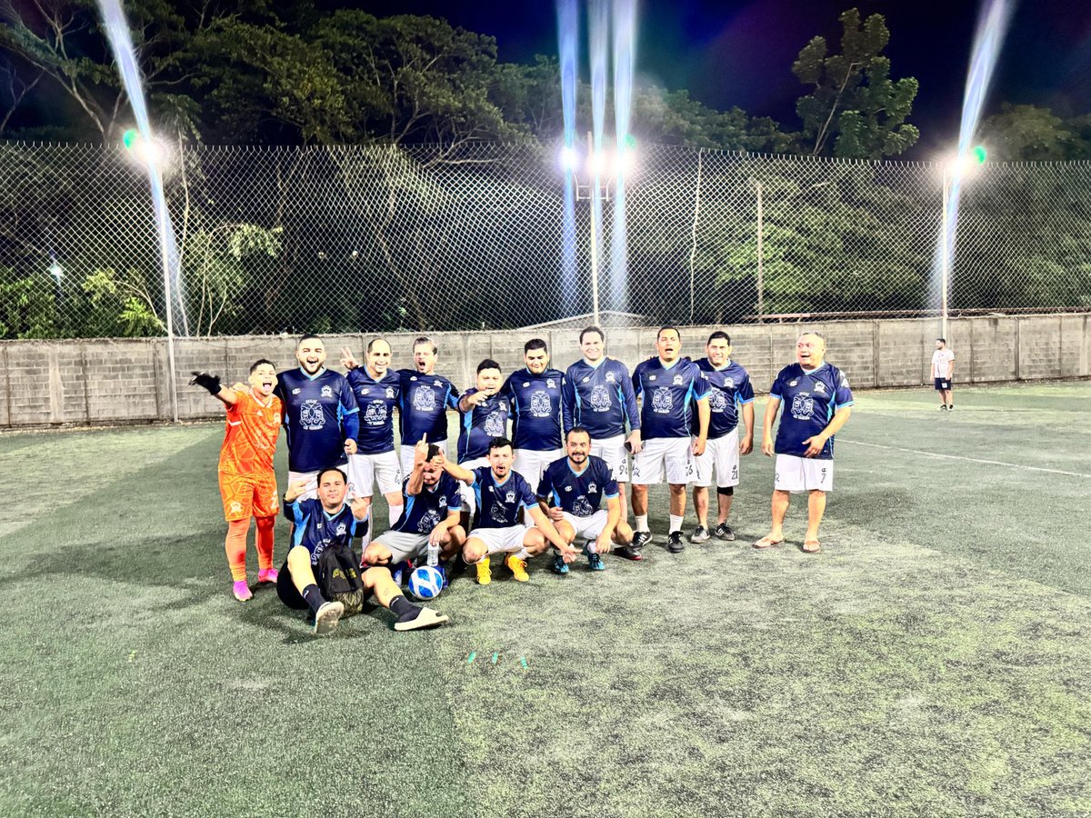 gamez_josu88662's tweet photo. Solo pasaba a recordarles que hoy es martes de ⁦@TUITEROSFC_⁩ hoy sonríe el futbol empezando porque el maitro oriundo de la ciudad del arroz ya no va …🤣🤣 https://t.co/TD2IFytxUq
