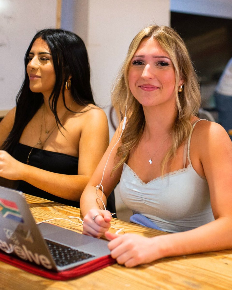 Teenagers don’t need more pressure, they need purpose.
At Urban Hub, learners lead with real-world projects driven by passion. 🚀

Join our Open House and meet the people behind the difference.

📅 Oct 23 | 🔗 hubs.la/Q03KxSMr0

#BarcelonaSchool #OpenHouse #urbanhub