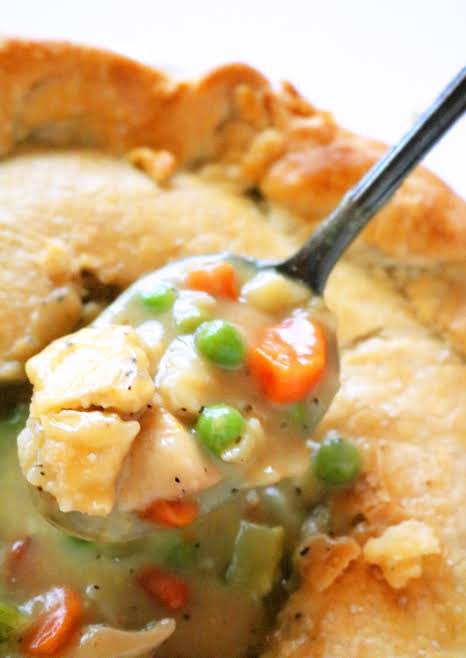 CorinnePulitzer's tweet photo. Today #Foodies join #PastryLovers to say, “Give me comfort”. It’s #NationalGreatAmericanPotPieDay & this savory classic is topping the menu all day🥧 🍽️@kfc @_MarieCallender @LittlePieCo @HealthyChoiceID @NationalDayCal @HeyWhatDay @DiningGuide2Day https://t.co/u2O1f7zhEo