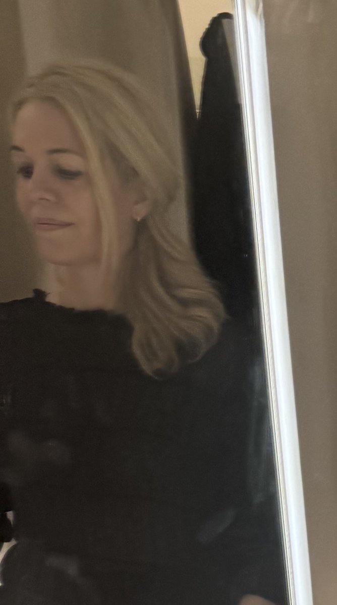 maria_leonidou's tweet image. #γλύκανε_μωρέ_λίγο_challenge 
«Το πιο δύσκολο να δεις είναι αυτό που είναι μπροστά σου!»