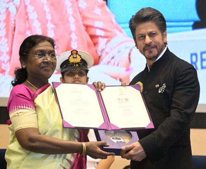 imsaroj777's tweet photo. Many many congratulations #ShahRukhKhan for the #NationalAwards2025 https://t.co/zKDm89yVj0