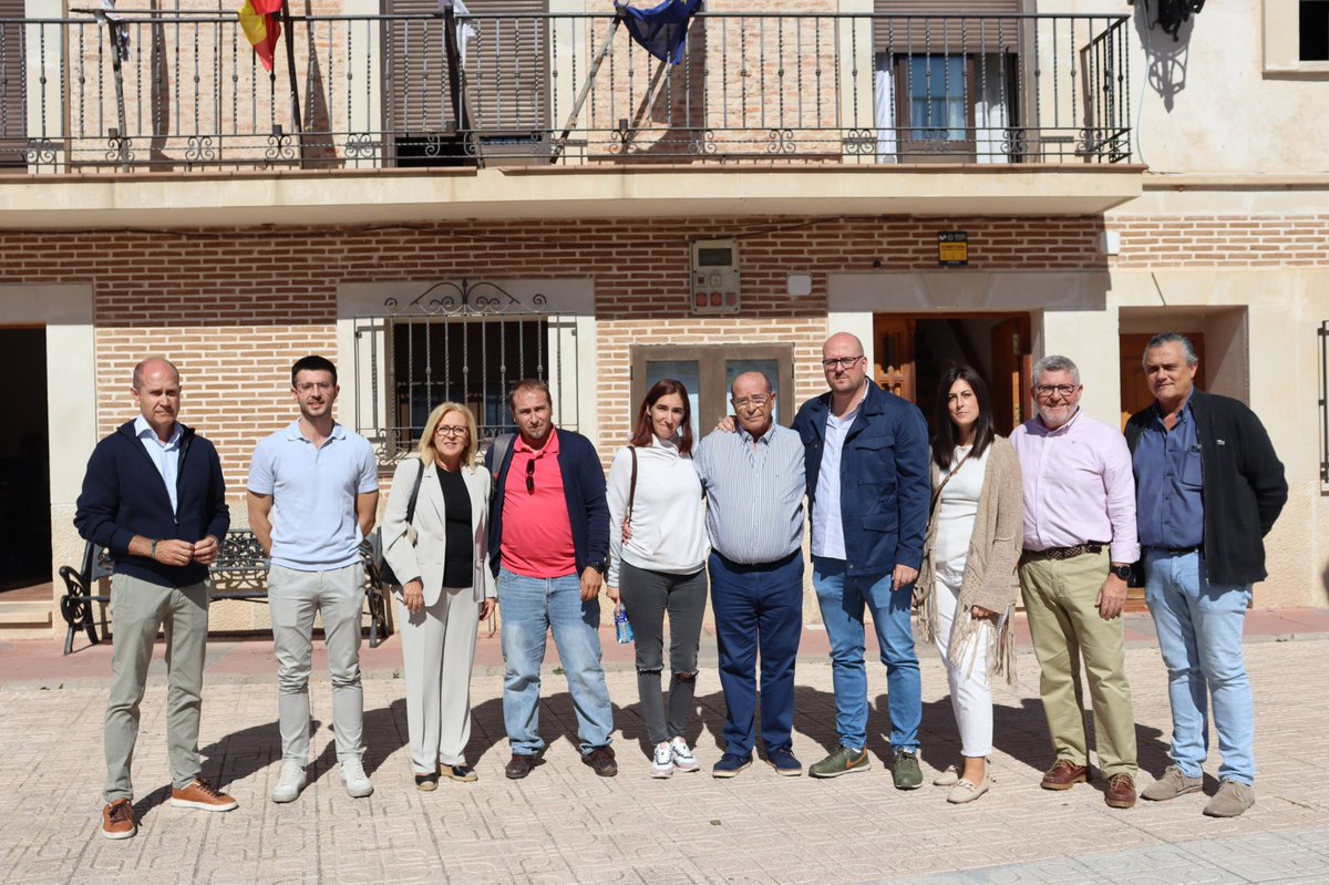 Hoy la voracidad por el poder y la falta de escrúpulos del PSOE ha llevado a #Tórtola el perder a un gran alcalde, Martín Vicente. Hombre atento, dispuesto y amante de su pueblo. 

El PSOE vuelve a demostrar que están instalados en “el fin justifica los medios”. Sin principios.