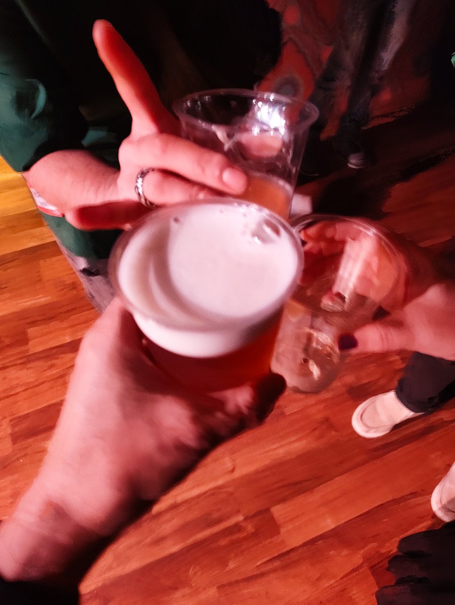 czoxi's tweet image. 本日はこちらでした🫴
Bチケだったけど下手2列目に入れてラッキー😁
Koheiさんのプレイを間近で堪能出来ました🥰
DEVILOOFはお初でしたけどリズムがのりやすく&amp;amp;バンギャのお姉さん達のノリについて行く感じで楽しめました🤩

#ICDD 
#DEVILOOF 
#DEVIBATTLETOUR