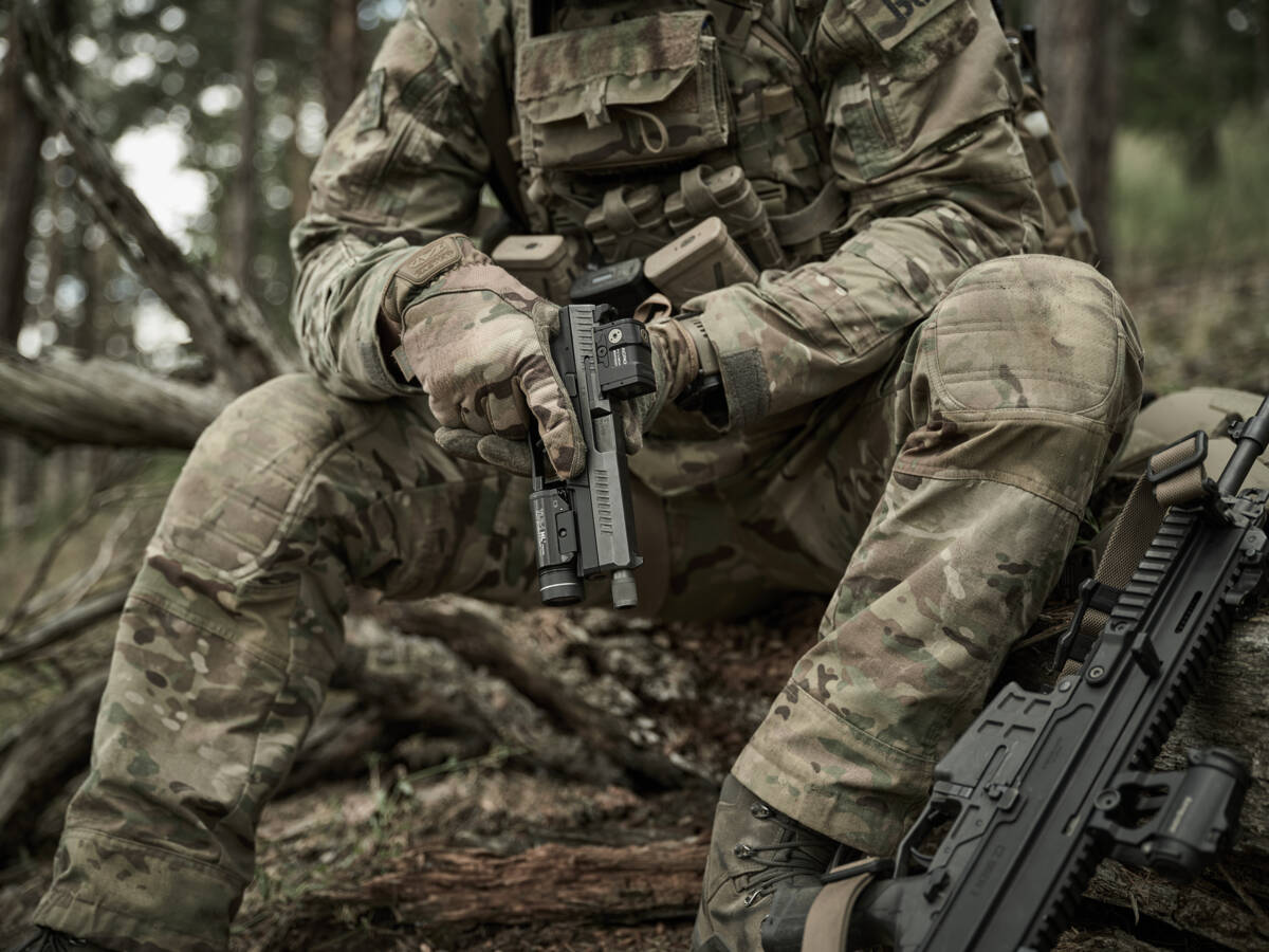 AimpointUSA's tweet image. Ready and waiting.

Featured optic, Acro P-2™
aimpoint.info/3fGVHXj 

NOT A FIREARMS SALE⁠

#aimpoint #acrop2 #unityfast #alwaysready #alwayson #reddotsight #reddot #reddotoptic #compactsight