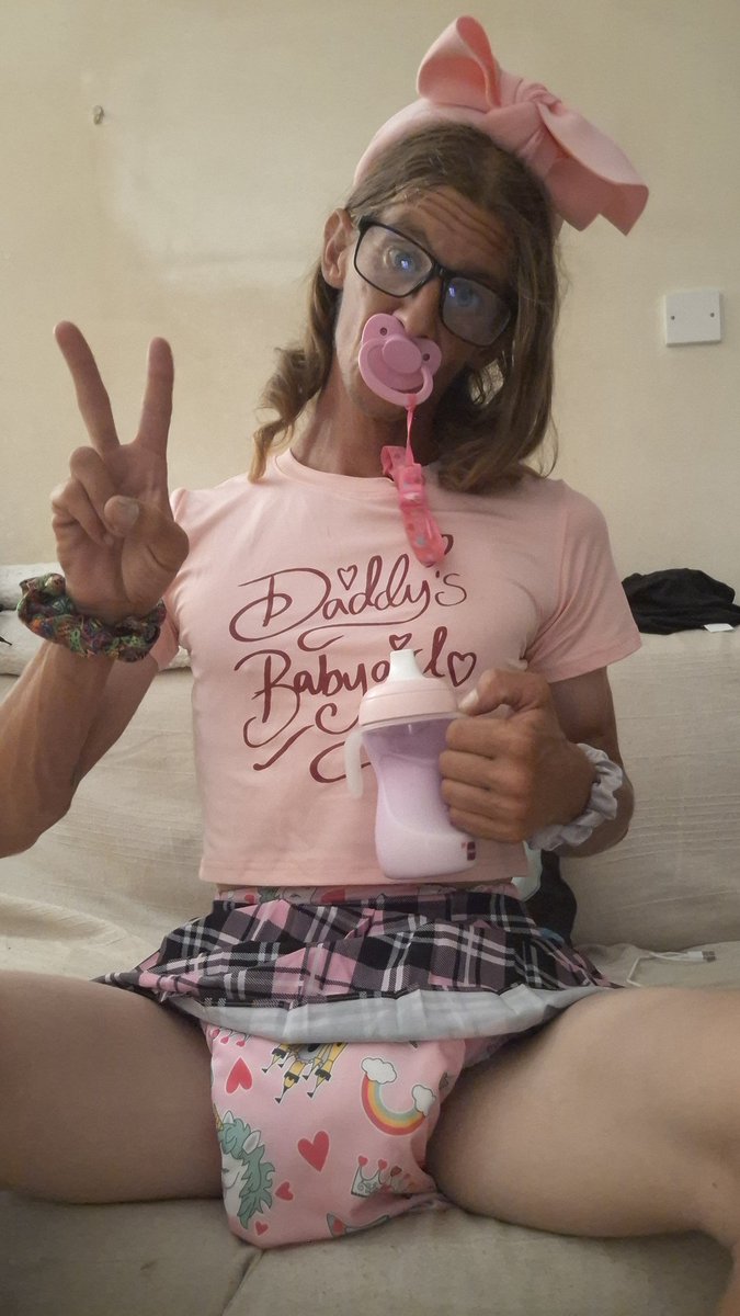 XxLoox's tweet photo. One of those days... Couldn't wait to get home, get all padded up and have some much needed little time 😍 x
#ABDL #sissybaby https://t.co/YPFhc9xJlO