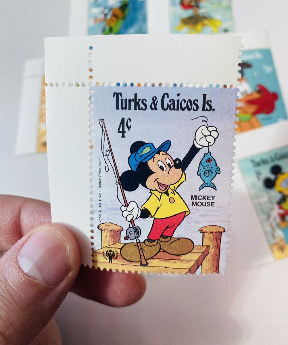 Друзья привезли мне из поездки в Италию набор марок с героями Disney (!) 1979 года (!!) с островов Теркс и Кайкос (!!!) How cool is that?