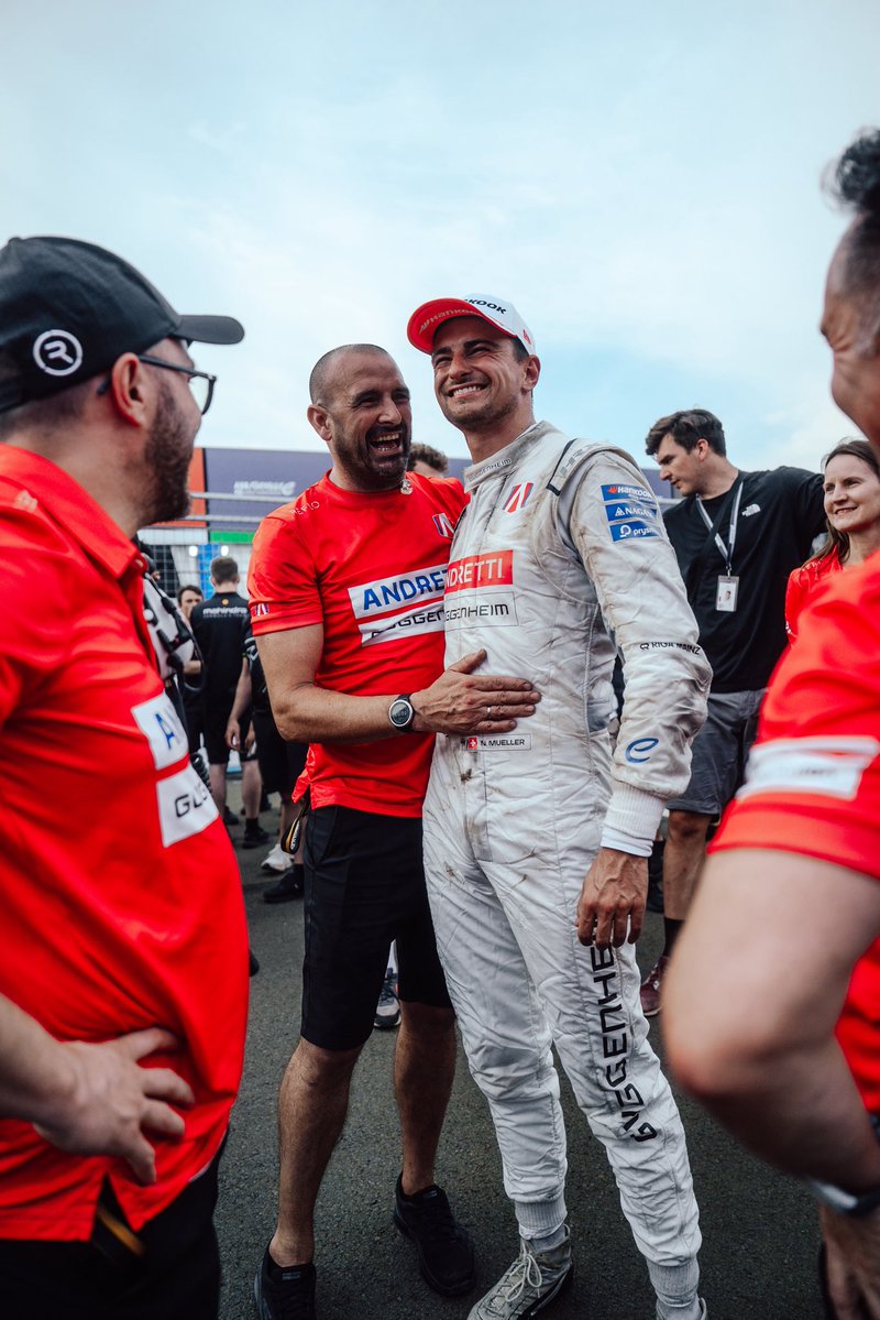 nico_mueller's tweet image. it’s time to say goodbye and THANK YOU to everyone at @AndrettiFE 😘

a few challenges thrown at us during our season, but we never gave up &amp;amp; made memories/lessons for life - feeling grateful for the time together 🙏🏻

all the best &amp;amp; see you on track!

#nm51 #andretti #formulae