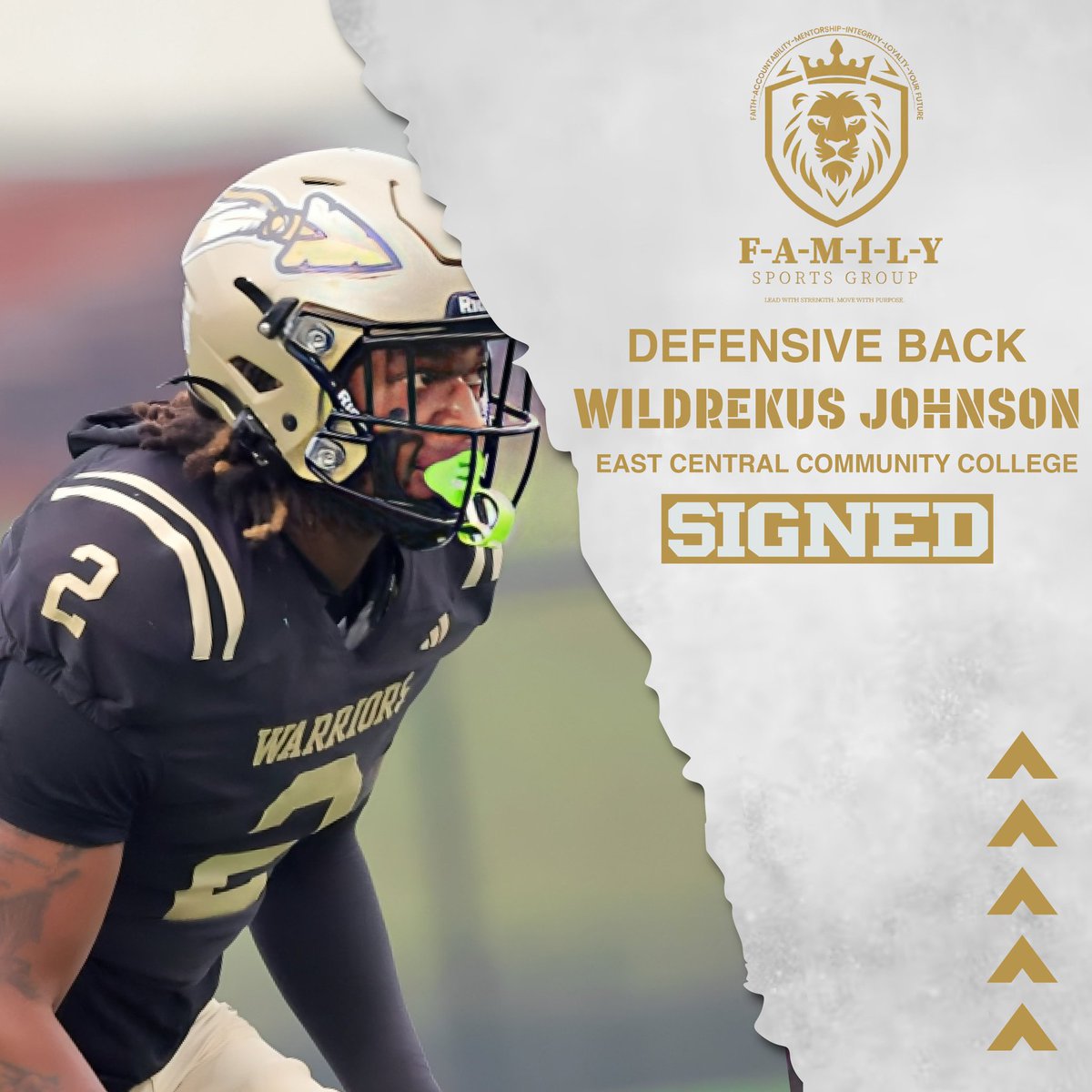 arman_paige's tweet photo. ๐จ Welcome to the F-A-M-I-L-Y ๐จ
Proud to announce Wildrekus Johnson @wildrekus (DB | 6โ2โ | 200 lbs) has officially signed with F-A-M-I-L-Y Sports Group for NIL Consulting!
A playmaker on the field and a leader off it โ the journey is just getting started! ๐โจ
#LeadWithStrength #MoveWithPurpose
#FamilySportsGroupLLC