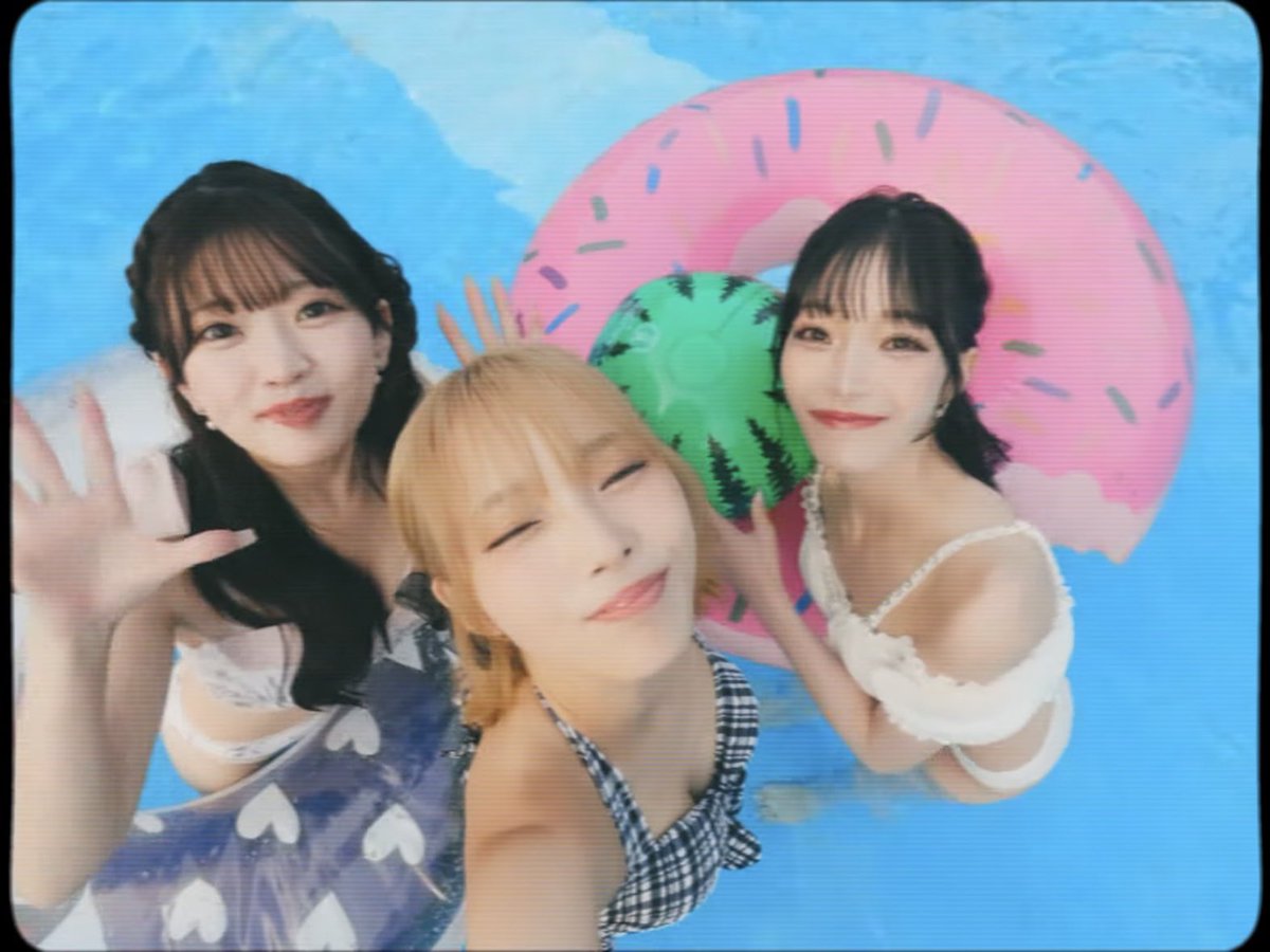 RIA_kakaka's tweet photo. 「瑠璃いろ恋ごころ」    
MV催促お披露目会ありがとうございました！✨

早速YouTubeにもあがってるねー!!!
みんなもうみてくれたかな

たくさんコメントも残していってね〜💭

▼Music Video  
https://t.co/5x4klbVuyJ   

▼各種配信サイト  
https://t.co/cQSfnlFJSN
#かかかぶぶぶききき https://t.co/XQYHSR9I74