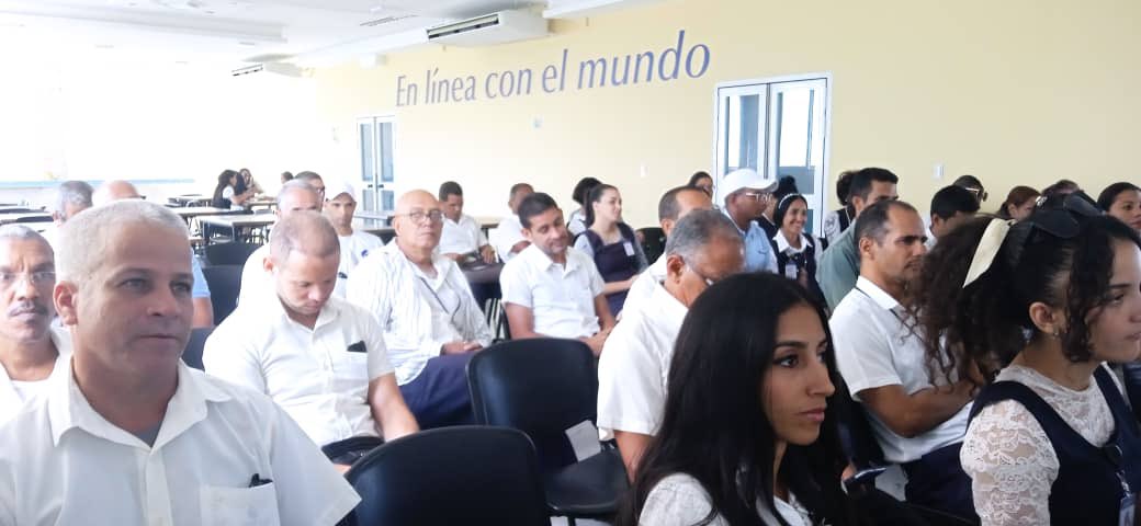 La especialista de Calidad, Tomasa Planchet dio la bienvenida a los participantes a Activo de Calidad en <a href="/ETECSA_Cuba/">ETECSA</a> Granma