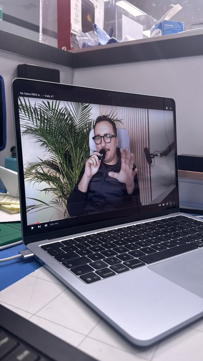 lovekencode's tweet image. Avant même de commencer a coder au travail, j’écoute  ce grand homme, qui a créé la
Chaîne secrète 🤫 @blackevilgoblin