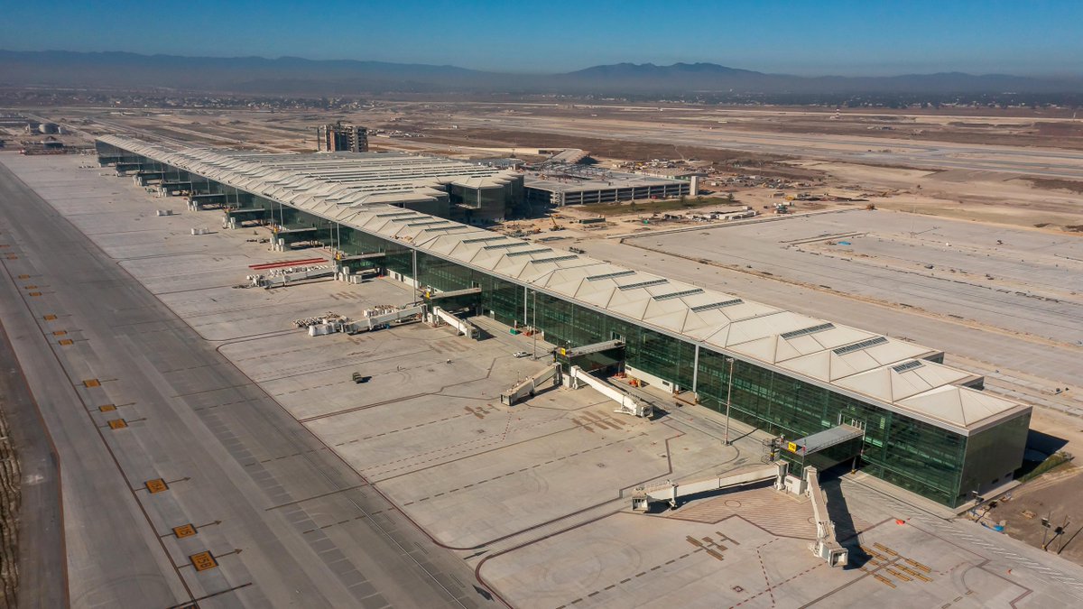 Proyectos de AMLO:
El aeropuerto Felipe Ángeles: Gana premio Prix Versailles.
El parque ecológico Lago de Texcoco: reconocido por la UNESCO.
La refinería Olmeca de Dos Bocas: gana premio IPMA.

Fuentes:
infobae.com/mexico/2025/03…
unesco.org/es/articles/la…
elfinanciero.com.mx/economia/2025/…