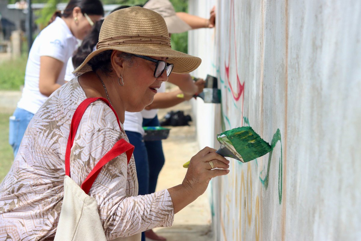“1 día, una pincelada en Motul” llenó de color y participación a la comunidad.
Junto a los equipos territoriales, dimos vida a un mural con la temática de Prevención del alcoholismo, promoviendo la unión y la expresión artística como herramientas de transformación social.
