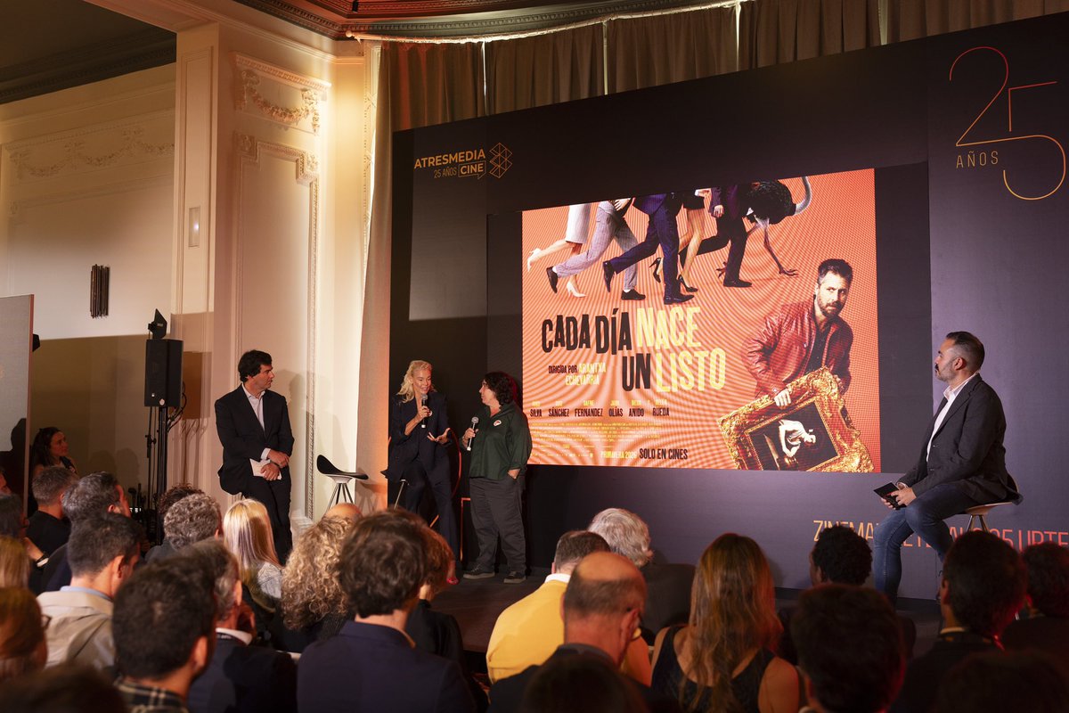 🗣️ Arantxa Echevarría, directora de ‘Cada día nace de un listo’: 

Es un Ocean’s Eleven cañí. Es una comedia en la que todo el mundo quiere algo que tiene el otro. Hay un robo de un cuadro, hay una avestruz, hay sexo, hay cocaína… Y ya con el título la gente se ríe.