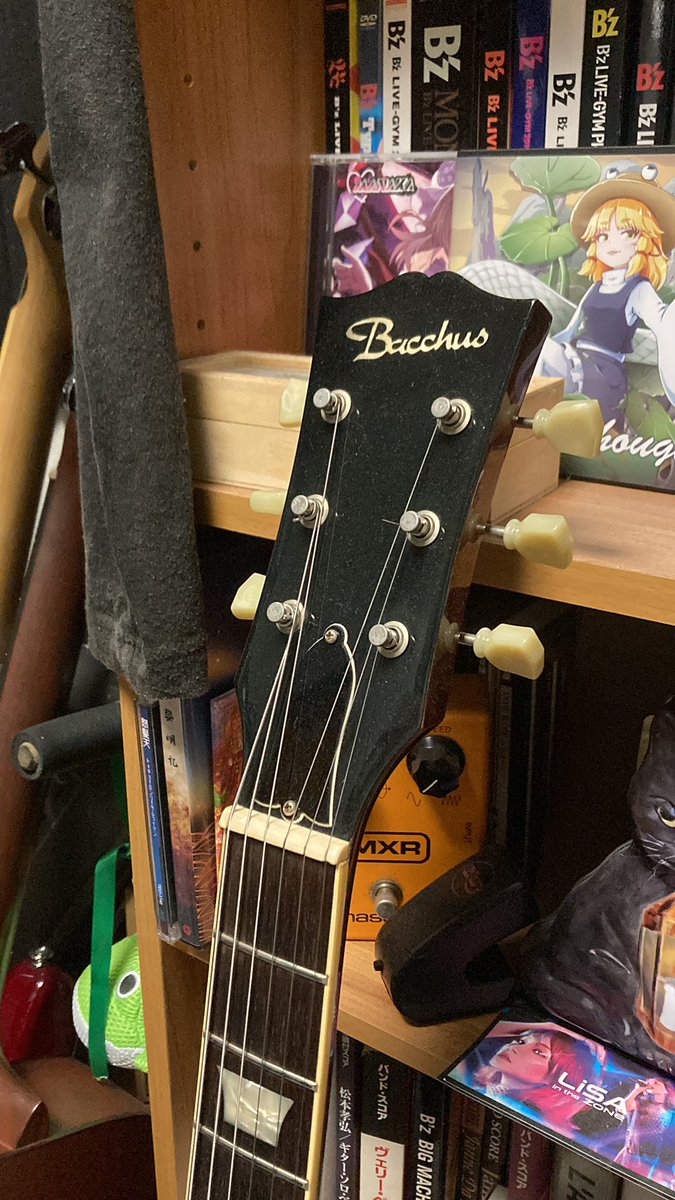 ゆるーく募集ですが、このギター10万円送料込で欲しい方いますかね？
Bacchusの日本製です。クラシックシリーズができる前の初期の物で、とても良い色のゴールドトップしてます。
音も造りも素晴らしいです。
ちなみに知り合いで尚且つ手渡しでしたら8万円でOKです。

 #機材売ります