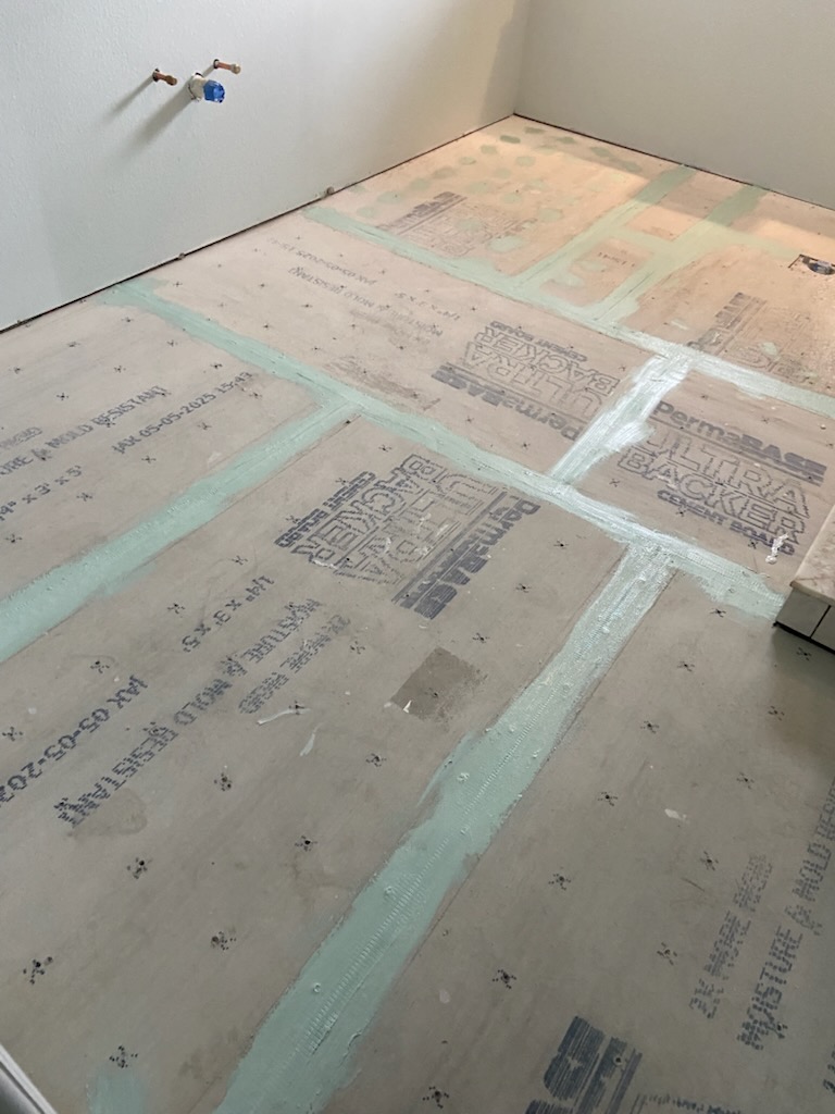 sieber_william's tweet image. ~~ Bathroom Remodel ~~
Minor board rot has been replaced, the subfloor has been installed, and painting is complete.
We are your complete turnkey solution.
321-607-2221  AllFlorida-Remodeling.biz
#bathroomremodeling #kitchenremodeling #repipe #bathroomrenovations #kitchenrenovation