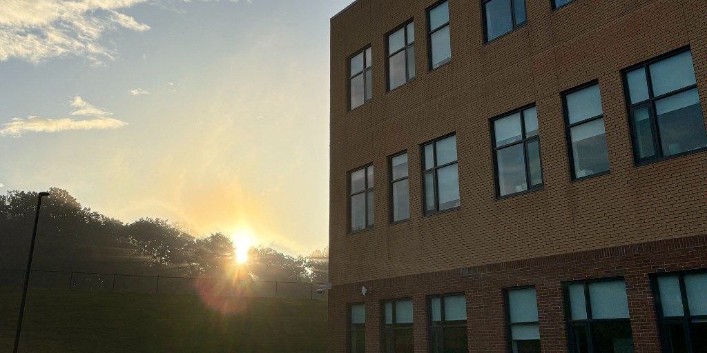 MCPS's tweet image. A beautiful sunrise at Neelsville Middle School to start the day 🌅
#MCPSSights