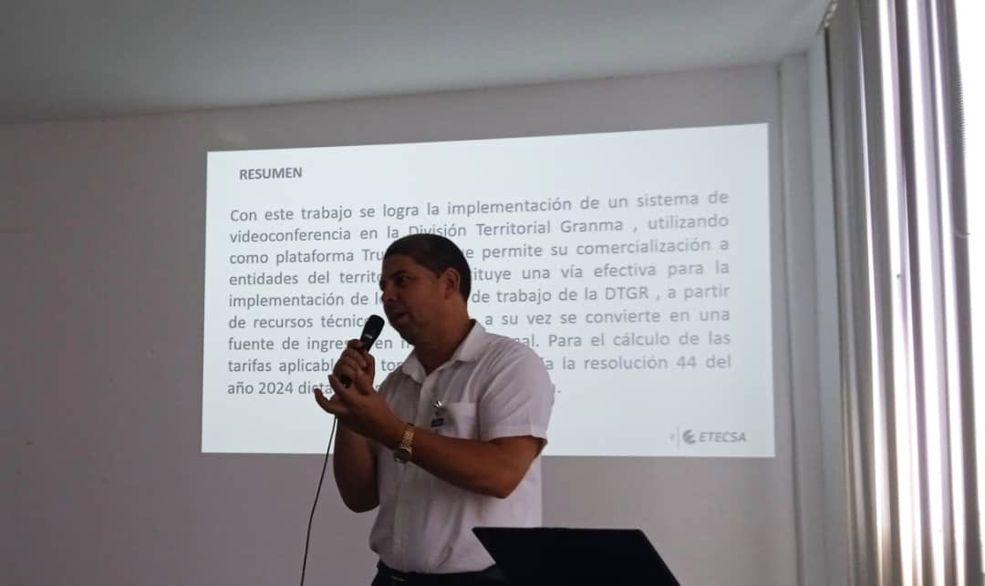 Leandro Carrazco Jacas inició la presentación de los trabajos con la implementación de sistemas de videoconferencias en Granma. #Etecsa #PorLaTransformaciónDigital