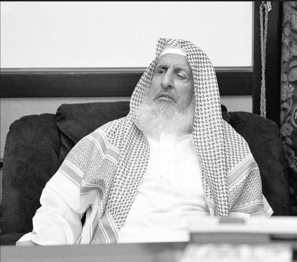 اللهم اغفر له وارحمه، وعافِه واعفو عنه، واكرم نزله، ووسع مدخله، واغسله بالماء والثلج والبرد، ونقِّه من الخطايا كما يُنقَّى الثوب الأبيض من الدنس
﴿يا ايتها النفس المطمئنة ، ارجعي الى ربك راضية مرضية ، فادخلي في عبادي ، وادخلي جنتي﴾
#مفتي_عام_المملكة 
#عبدالعزيز_آل_الشيخ