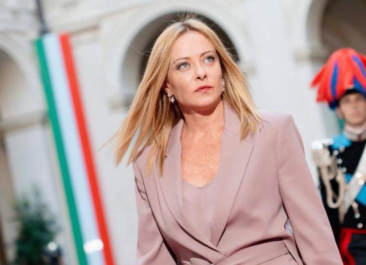 Les italiens ont un chef d’état, nous nous avons un pitre !
« Giorgia Meloni refuse de reconnaître l’État de Palestine. Merci à l’Italie qui continue de défendre Israël et de protéger l’humanité face au terrorisme. Un exemple de courage et de clarté politique. »