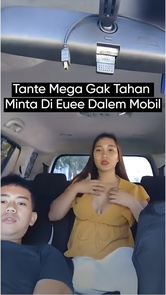 Oyoqlari bilan pantiessiz yoyilgan