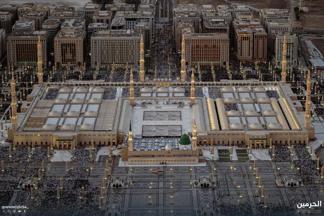 ghazishahrani's tweet image. في هذا اليوم الغالي؛ نستحضر عظمة الرسالة التي حملتها #المملكة_العربية_السعودية 🇸🇦 منذ توحيدها، وهي خدمة #الحرمين_الشريفين ورعاية قاصديهما.

ومع عناية القيادة الرشيدة لتجسيد هذه الرسالة يواصل شباب الوطن بأيادٍ مخلصة لتبقى خدمة ضيوف الرحمن شرفًا تتوارثه الأجيال وفخراً خالداً في…