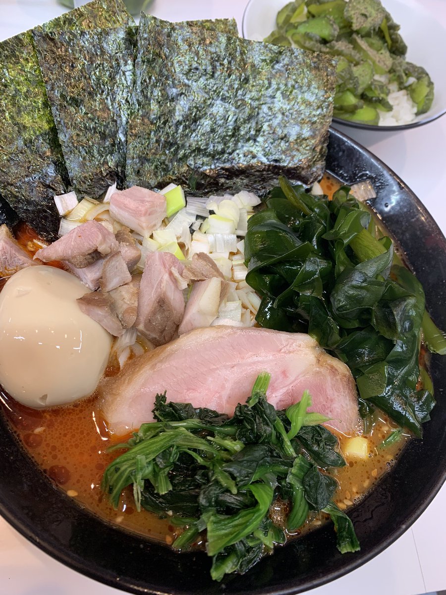 take_322's tweet photo. 9/23  秋分の日
仕事終わりにラーメン塚田家さんへ
夏の終わりの夏限定
豚骨担々麺+味玉+わかめ+ライス
20時着でもまだあった🍜
けど明日には限定終わってるかな多分
美味しゅうございました🙏 https://t.co/szbcyiCl9R