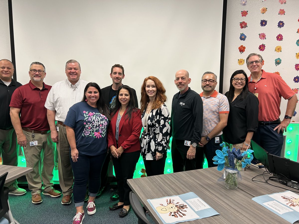 Plano_Schools's tweet photo. This week's #PISDMissionMonday featured a warm and welcoming visit to @Headstartplano! It was great to be around some of our earliest learners and see their artwork on display! π
#TeamPlanoISD #ItAllBeginsHere https://t.co/PF8N7wZO7Z