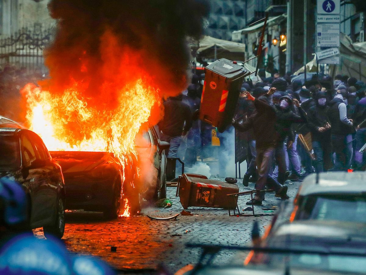 Ich bin verwirrt, dass es anscheinend Fans der #Eintracht gibt, die über das Fan-Verbot in Neapel verwundert sind. Nichts war bei dieser Auslosung klarer, außer evtl die Niederlage gegen Liverpool.