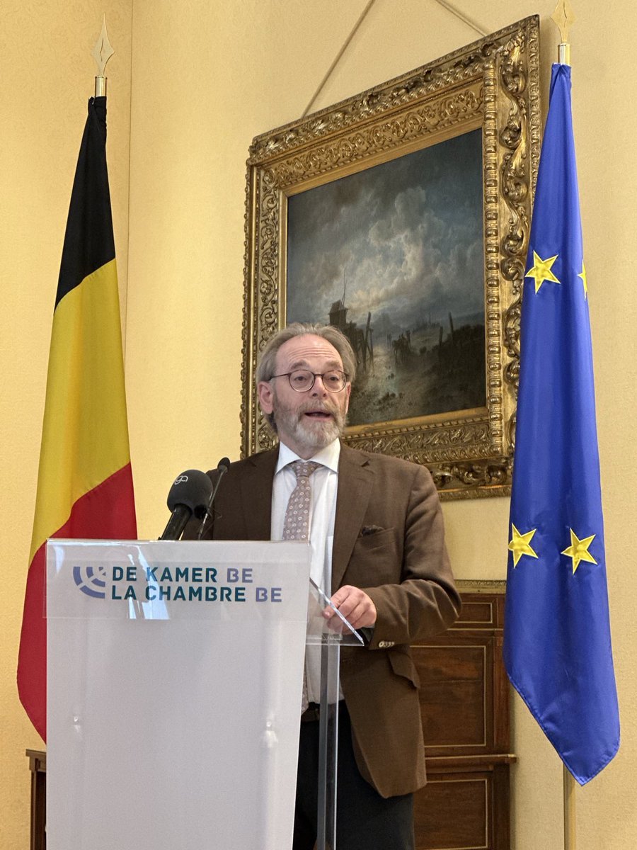 DBoBruessel's tweet photo. Mooi moment in 🇧🇪-🇩🇪 betrekkingen: schilderij uit Duitsland “HH. Giovanni en Paolo in Venetië” van F. Nerly, dat na WO2 verdween, werd vandaag dr het 🇧🇪 Parlement officieel teruggegeven ad Stiftung Preuß. Kulturbesitz. Krachtig symbool v. hoe cultuur mensen kan verbinden. Bedankt https://t.co/NF3yux2xqp