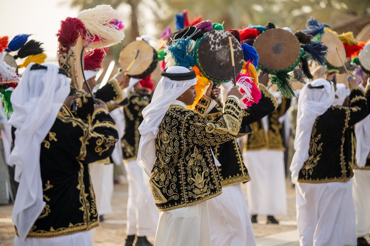 لين نادى منادي الحق والصوت محمود واذعن المصمك لعبدالعزيز ونالها..

إحياءً للموروث الخالد، لقطات من أداء العرضة السعودية احتفاءً بـ #اليوم_الوطني_السعودي95 من #الدرعية، مهد انطلاقها.