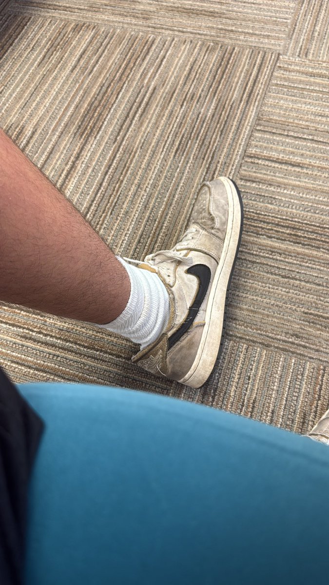 MasterDevAlpha's tweet image. who’s gonna lick and sniff masters dirty shoes ?