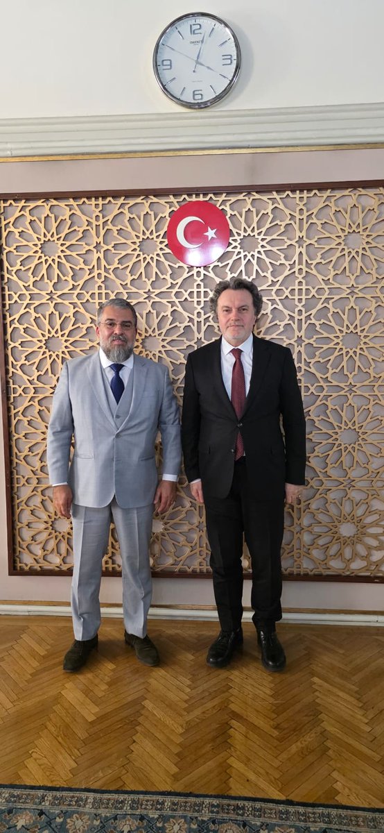 Büyükelçi Hicabi Kırlangıç, Brezilya'nın Tahran Büyükelçisi André Veras Guimarães'i nezaket ziyareti kapsamında Büyükelçiliğimizde ağırlamıştır.