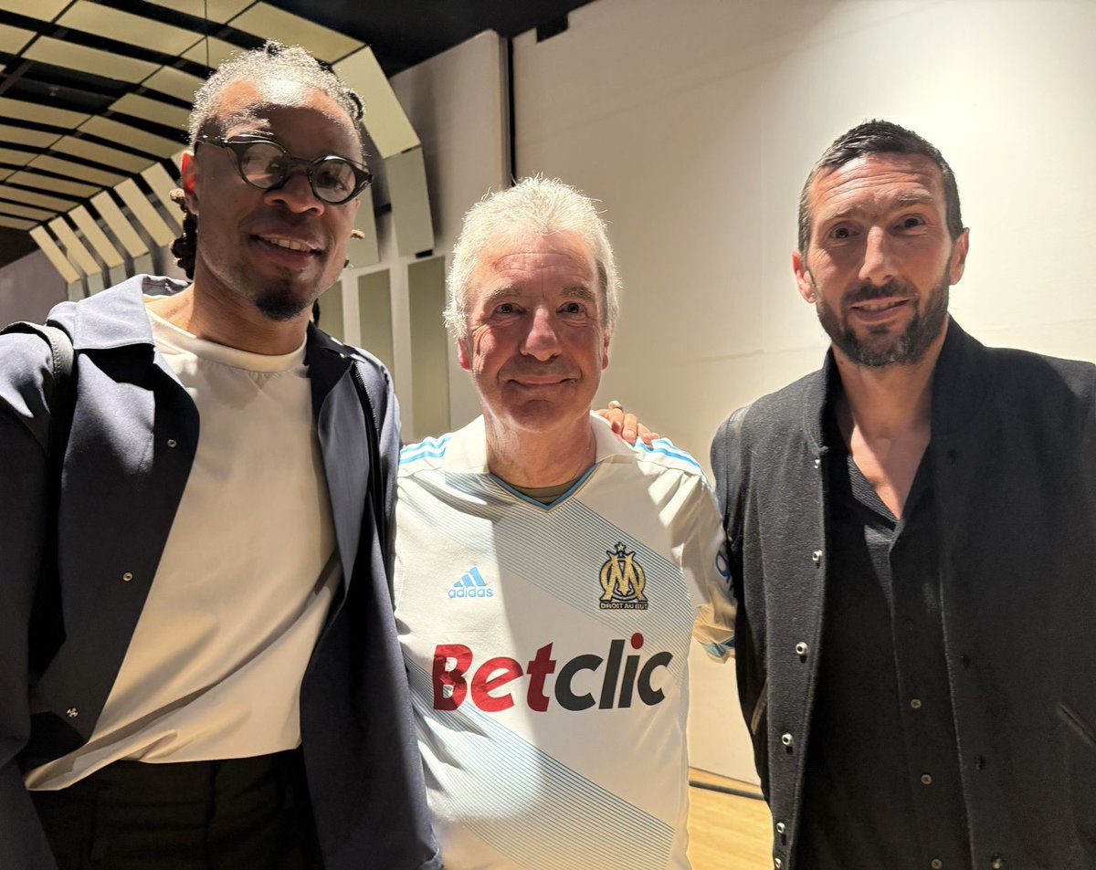 Pour les 125 ans du club, le 30 avril j’ai fait la photo avec 2 des buteurs ( Loïc Rémy et  Morgan Amalgitano) de la dernière victoire de l’OM sur le PSG le 27/11/2011. Tout ça pour conjurer le sort,
Et ça a fonctionne …🩵🤍