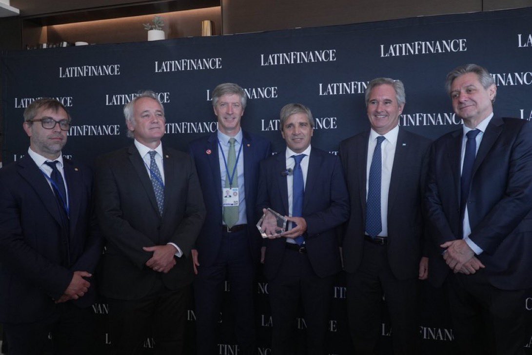 Imagínate apostar en contra de los que movían los engranajes del JP Morgan…

No les para de sangrar el orto a los mandriles