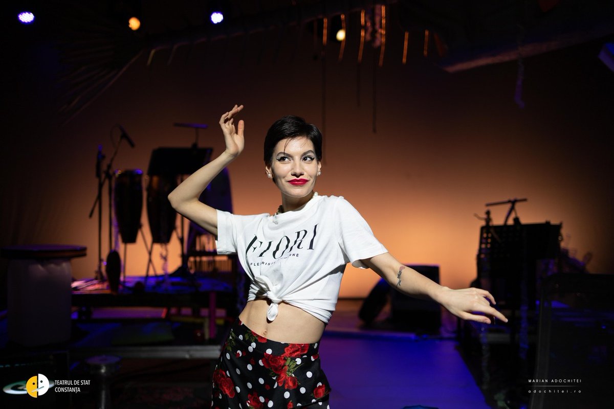 Adrian Ţion la.liternet.ro/fFtCiK

Flux de motive tematice încadrate în limbaje non-canonice. De la insula epică (Sebastian în regia lui Matei Lucaci-Grünberg), la insula sonică (O insulă în regia Adei Milea), spectacole programate unul după altul în cadrul festivalului brăil…