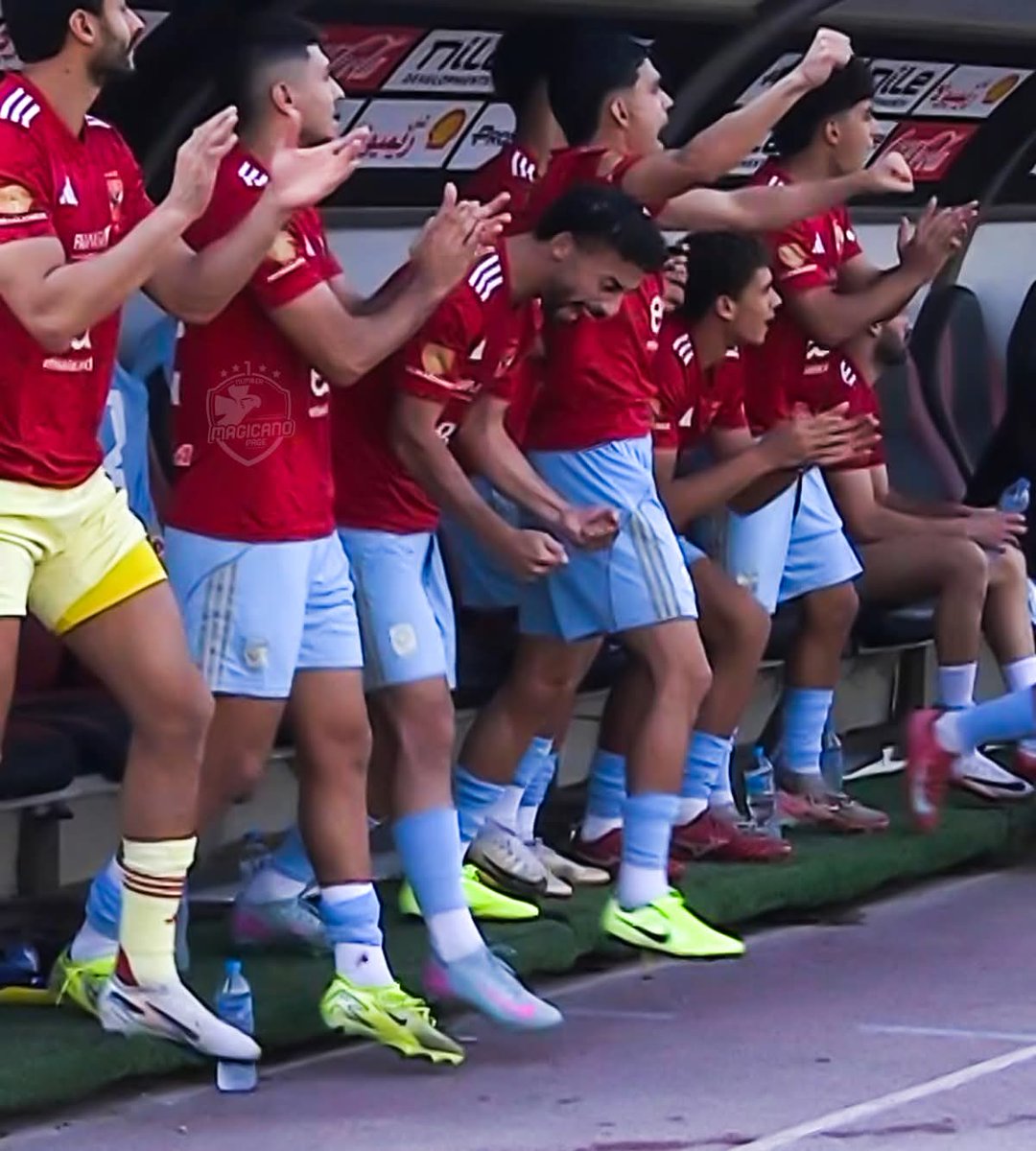 sherine412's tweet image. مين احتفاله اجمد بالجول ..

 ( بن شرقى ، ولا عبد القادر ) 😍😍😂😂