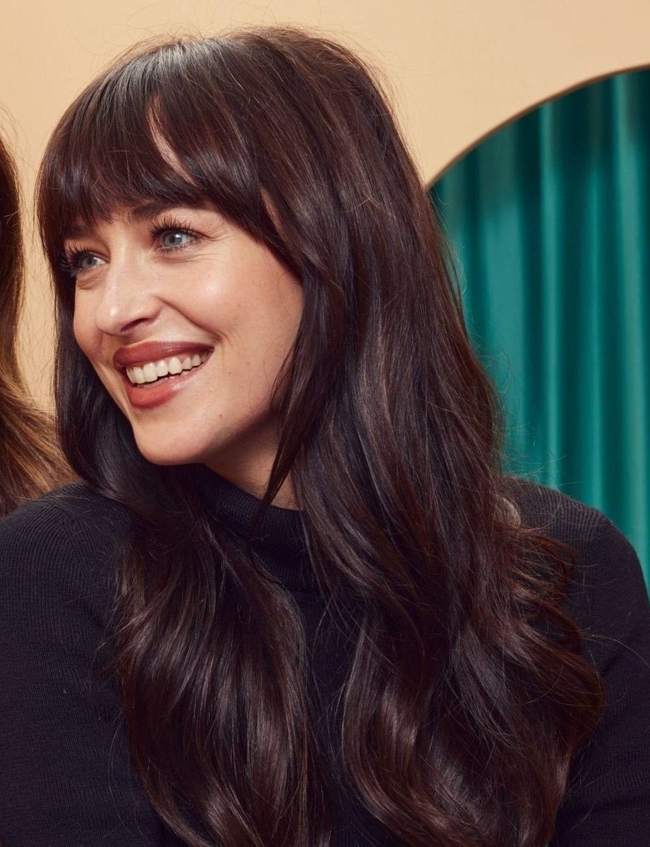 dakota johnson is just so pretty ♡