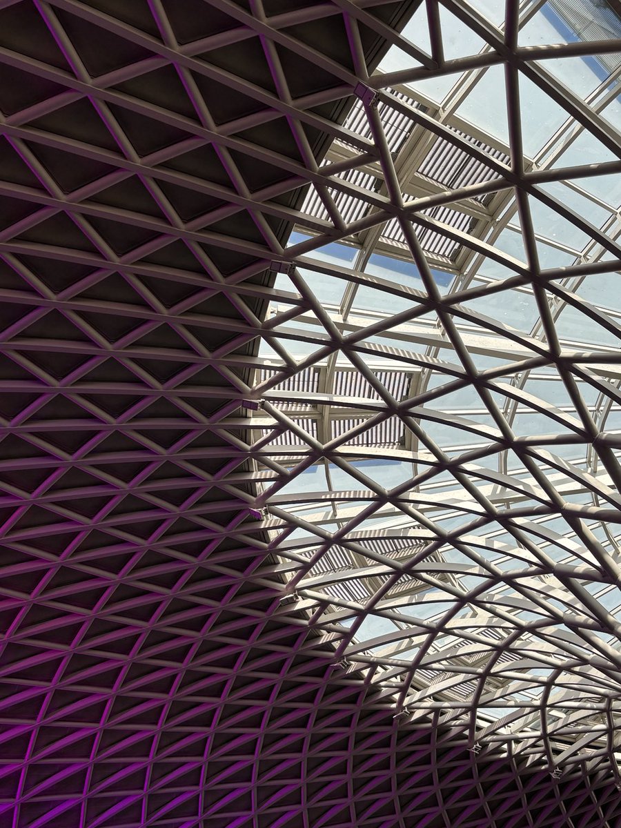 joannaofottawa's tweet image. Kings Cross this morning; Newcastle this afternoon.

#trains #traintravel #london #newcastle