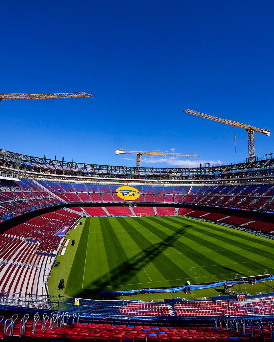 BarcaFRNews's tweet photo. Donc ça c’est toujours pas prêt à recevoir un match de foot ? Arrêtez votre cirque @bcn_ajuntament https://t.co/AQB8uIFTbi