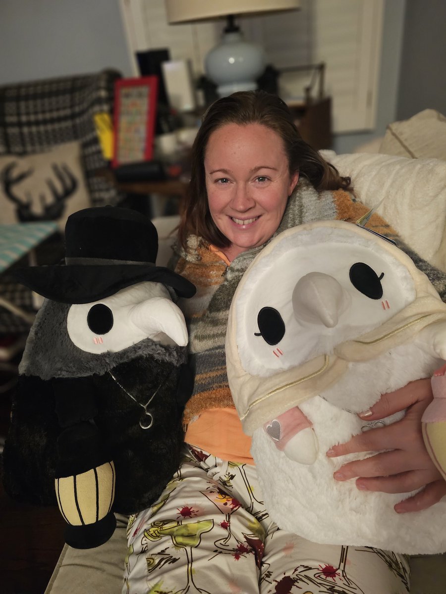 When it's undeniable that the universe is rewarding you for making your daily word count goals in your Black Death themed novel. 💀 😆 

#amwriting #writingcommunity #spooky #theplague #plushies